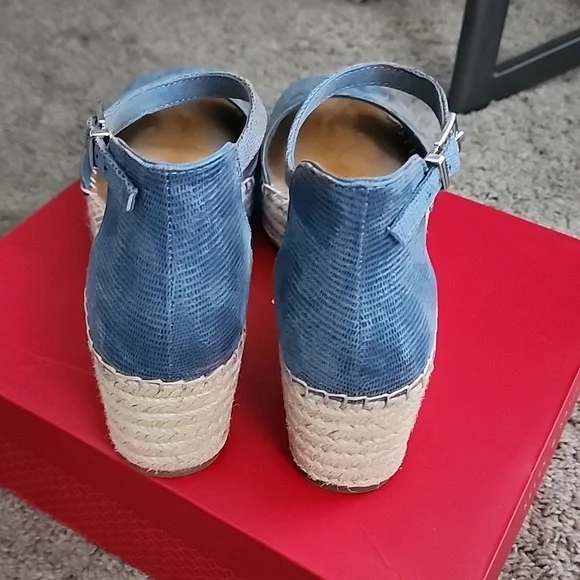 Kelly & Katie platform sandals - Picture 3 of 5